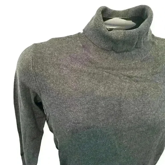 Women's H&M Soft Gray Turtle Neck Long Sleeve Size S Small New‎ w/o Tags Sweater - Picture 3 of 10